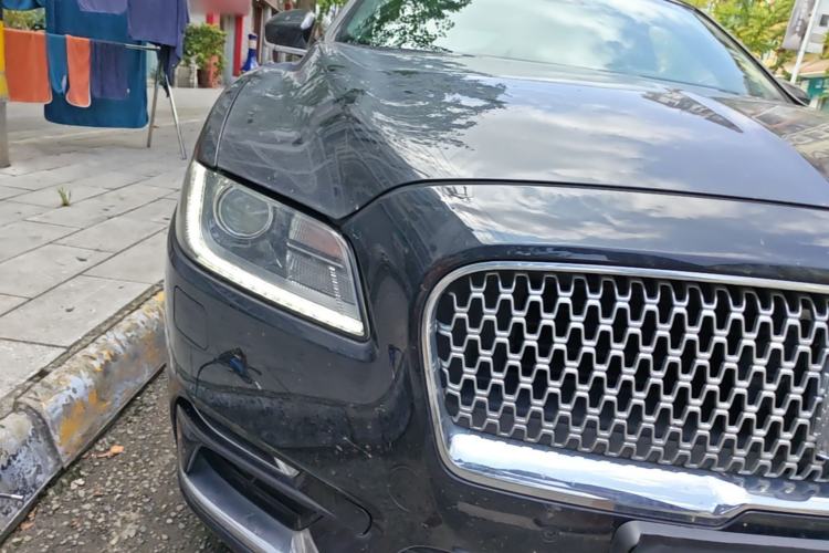 Used Lincoln Continental 2018 2.0T Two-Wheel Drive Deluxe Edition Right Front Headlight
