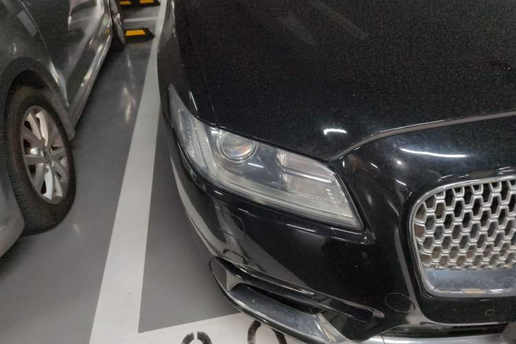 Used Lincoln Continental 2018 2.0T Two-Wheel Drive Deluxe Edition Right Front Headlight