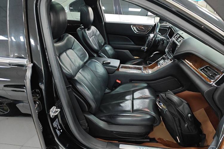 Used Lincoln Continental 2018 2.0T Two-Wheel Drive Luxury Edition Right Front Seat