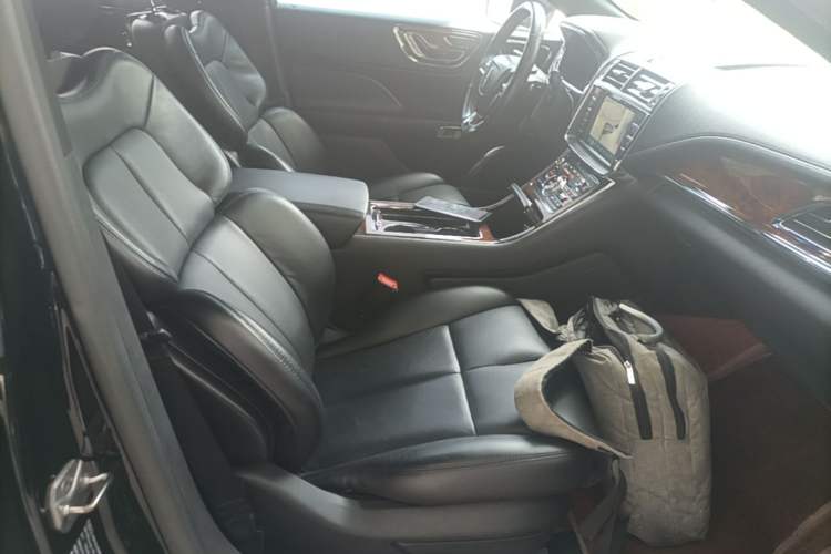 Used Lincoln Continental 2018 2.0T Two-Wheel Drive Deluxe Edition Right Front Seat