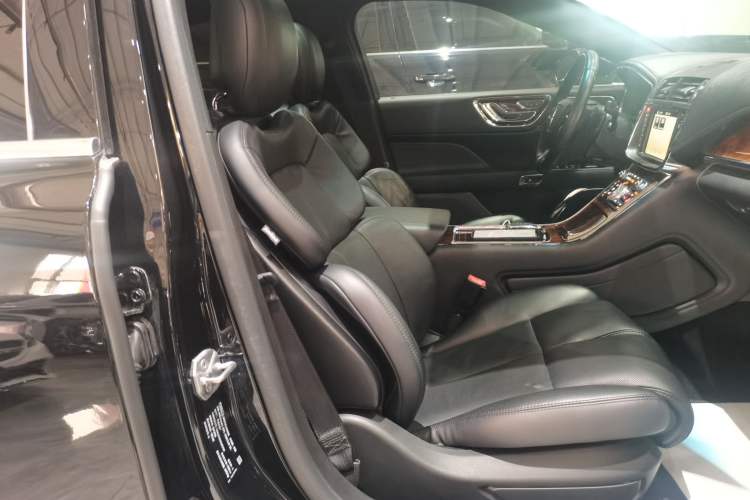Used Lincoln Continental 2018 2.0T Two-Wheel Drive Deluxe Edition Right Front Seat