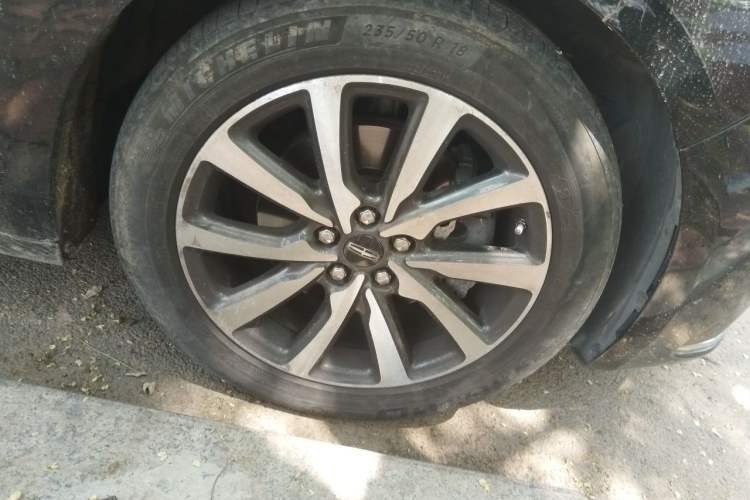 Used Lincoln Continental 2018 2.0T Two-Wheel Drive Deluxe Edition Right Front Wheel Hub