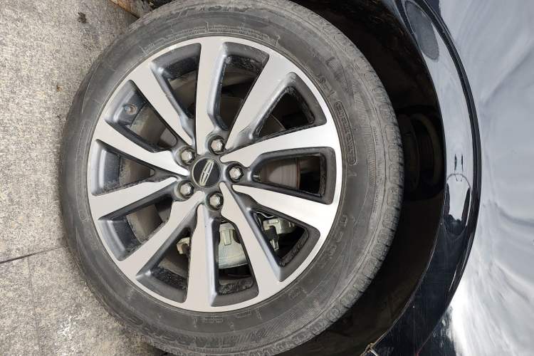 Used Lincoln Continental 2018 2.0T Two-Wheel Drive Deluxe Edition Right Front Wheel Hub