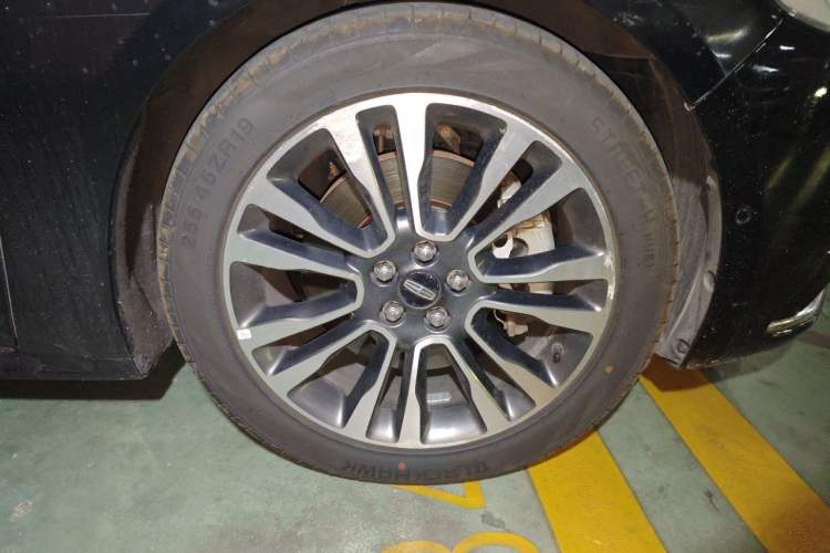Used Lincoln Continental 2018 3.0T Four-Wheel Drive Prestige Edition Right Front Wheel Hub