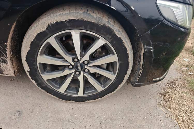 Used Lincoln Continental 2018 2.0T Two-Wheel Drive Deluxe Edition Right Front Wheel Hub