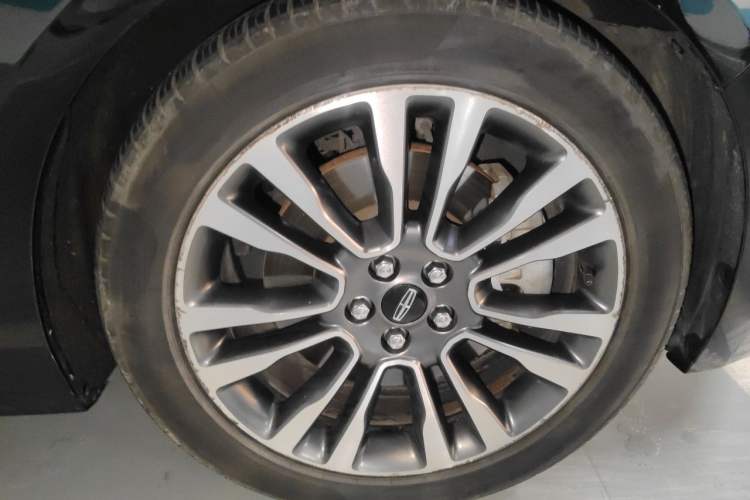 Used Lincoln Continental 2018 3.0T Four-Wheel Drive Prestige Edition Right Front Wheel Hub