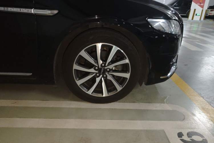 Used Lincoln Continental 2018 2.0T Two-Wheel Drive Deluxe Edition Right Front Wheel Hub
