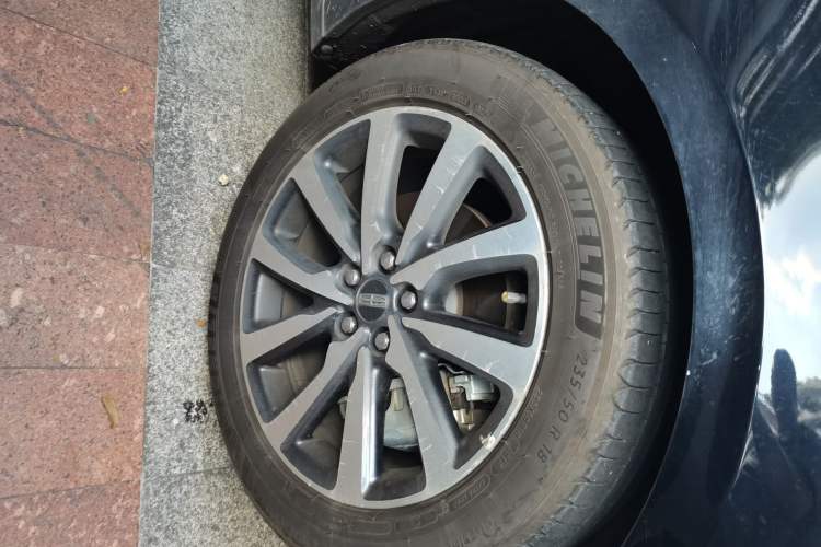 Used Lincoln Continental 2018 2.0T Two-Wheel Drive Deluxe Edition Right Front Wheel Hub
