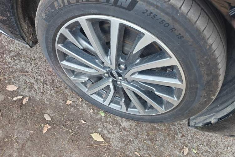 Used Lincoln Continental 2018 2.0T Two-Wheel Drive Luxury Edition Right Front Wheel Hub