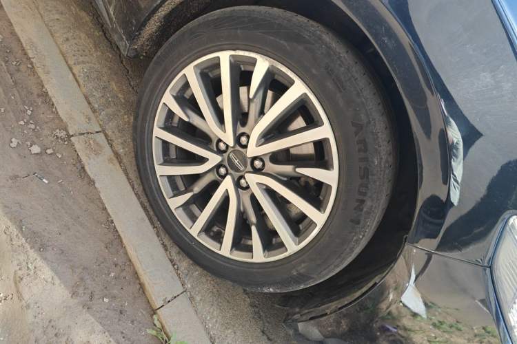 Used Lincoln Continental 2018 2.0T Two-Wheel Drive Luxury Edition Right Front Wheel Hub