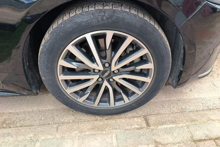 Used Lincoln Continental 2018 2.0T Two-Wheel Drive Luxury Edition Right Front Wheel Hub