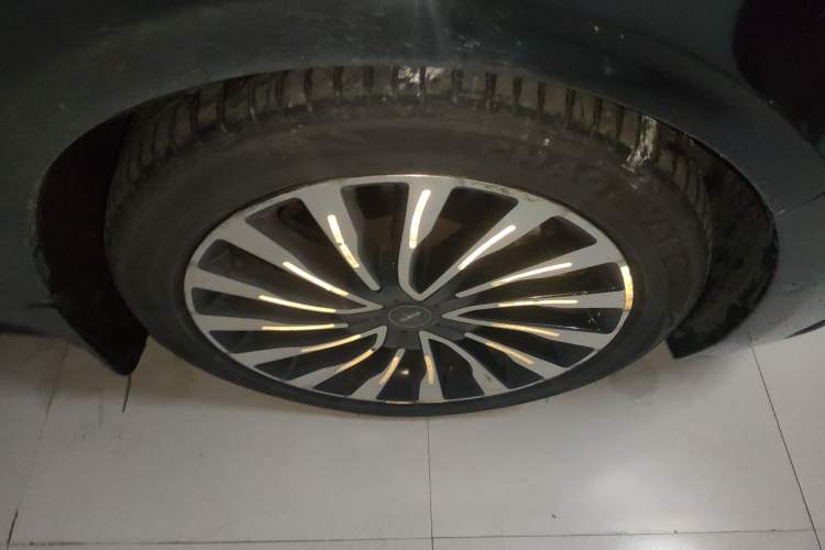 Used Lincoln Continental 2018 3.0T Four-Wheel Drive Presidential Edition Right Front Wheel Hub