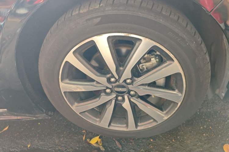 Used Lincoln Continental 2018 2.0T Two-Wheel Drive Luxury Edition Right Front Wheel Hub