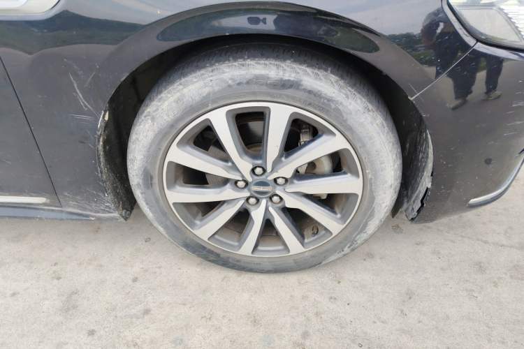 Used Lincoln Continental 2018 2.0T Two-Wheel Drive Deluxe Edition Right Front Wheel Hub
