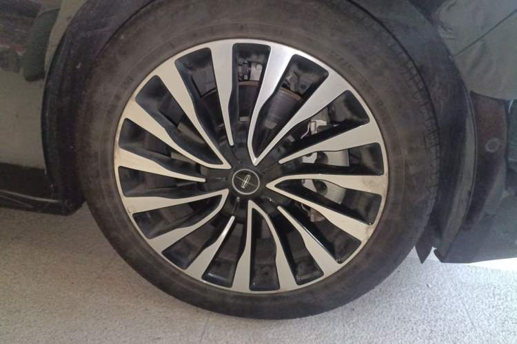 Used Lincoln Continental 2018 3.0T Four-Wheel Drive Presidential Edition Right Front Wheel Hub