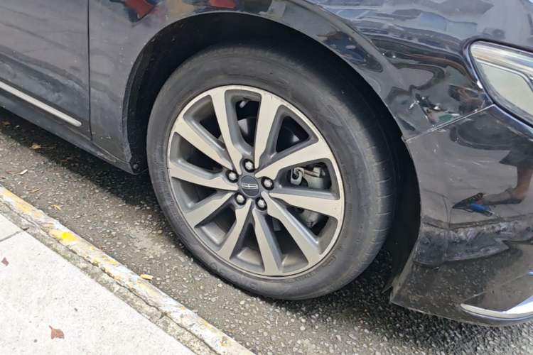 Used Lincoln Continental 2018 2.0T Two-Wheel Drive Deluxe Edition Right Front Wheel Hub