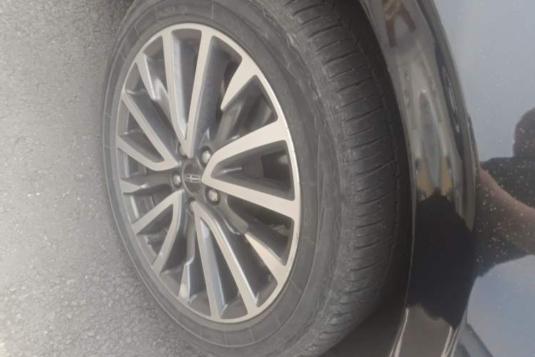 Used Lincoln Continental 2018 2.0T Two-Wheel Drive Luxury Edition Right Front Wheel Hub