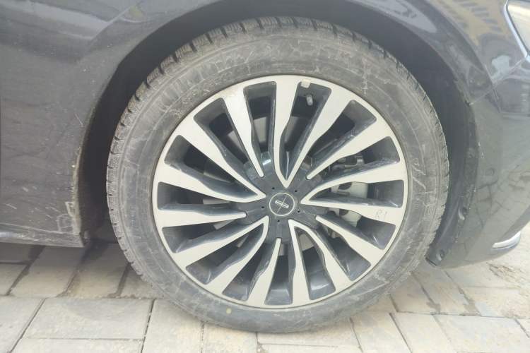 Used Lincoln Continental 2018 3.0T Four-Wheel Drive Presidential Edition Right Front Wheel Hub