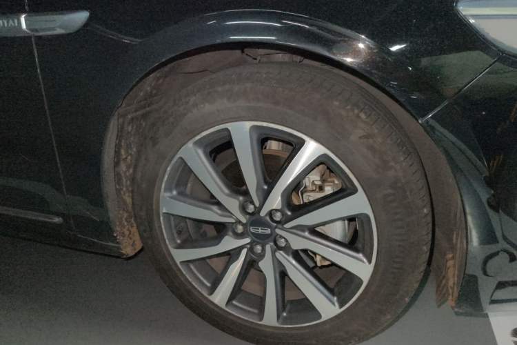 Used Lincoln Continental 2018 2.0T Two-Wheel Drive Deluxe Edition Right Front Wheel Hub