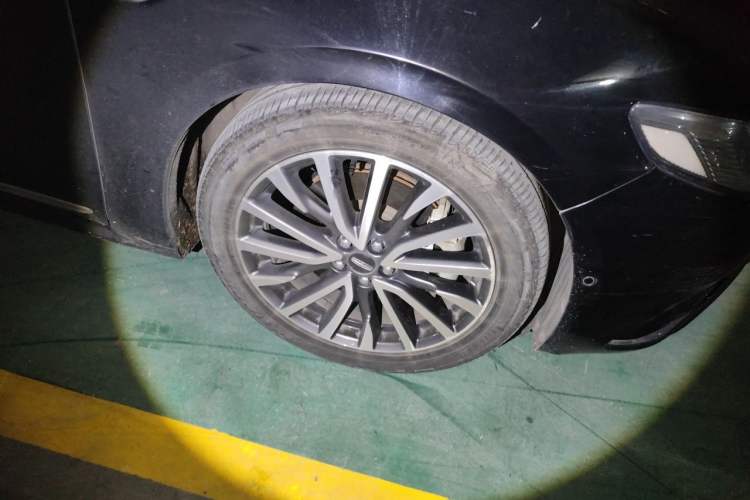 Used Lincoln Continental 2018 2.0T Two-Wheel Drive Prestige Edition Right Front Wheel Hub