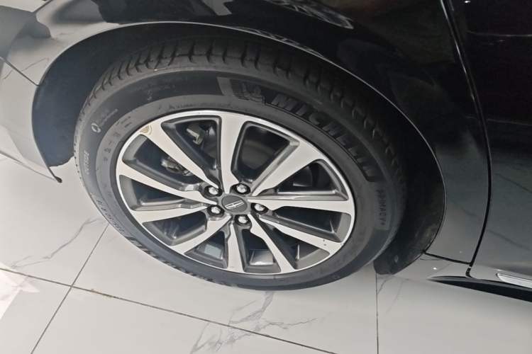 Used Lincoln Continental 2018 2.0T Two-Wheel Drive Deluxe Edition Right Rear Wheel Hub
