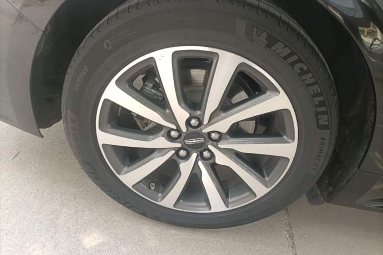 Used Lincoln Continental 2018 2.0T Two-Wheel Drive Deluxe Edition Right Rear Wheel Hub