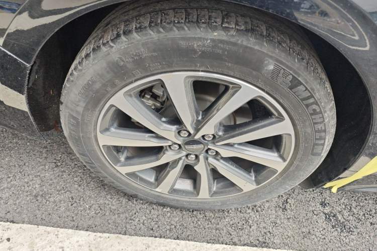 Used Lincoln Continental 2018 2.0T Two-Wheel Drive Deluxe Edition Right Rear Wheel Hub