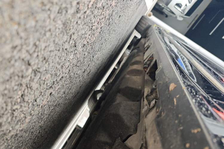 Used Lincoln Continental 2018 2.0T Two-Wheel Drive Deluxe Edition Right Side Sill