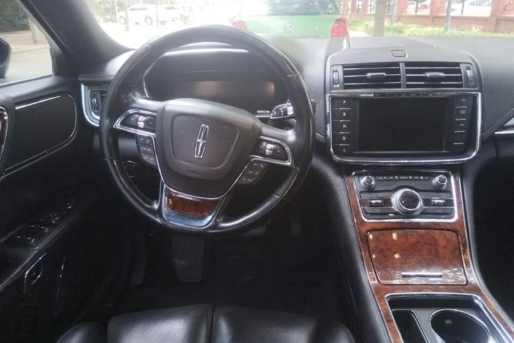 Used Lincoln Continental 2018 2.0T Two-Wheel Drive Deluxe Edition Steering Wheel