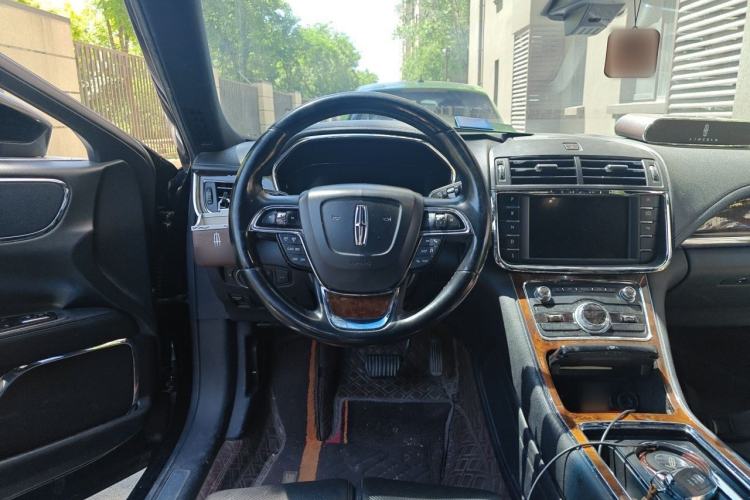 Used Lincoln Continental 2018 2.0T Two-Wheel Drive Luxury Edition Steering Wheel