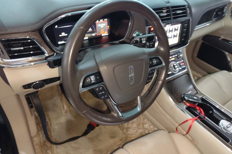 Used Lincoln Continental 2018 2.0T Two-Wheel Drive Deluxe Edition Steering Wheel
