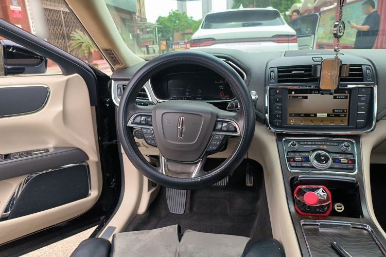 Used Lincoln Continental 2018 2.0T Two-Wheel Drive Luxury Edition Steering Wheel