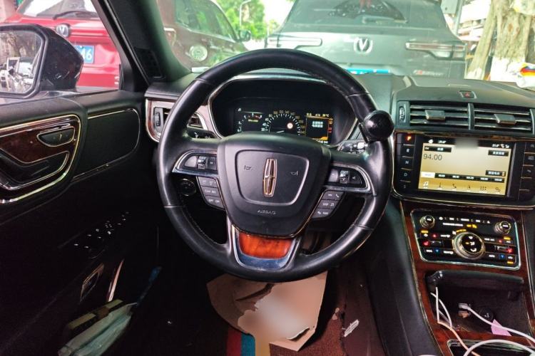 Used Lincoln Continental 2018 2.0T Two-Wheel Drive Luxury Edition Steering Wheel