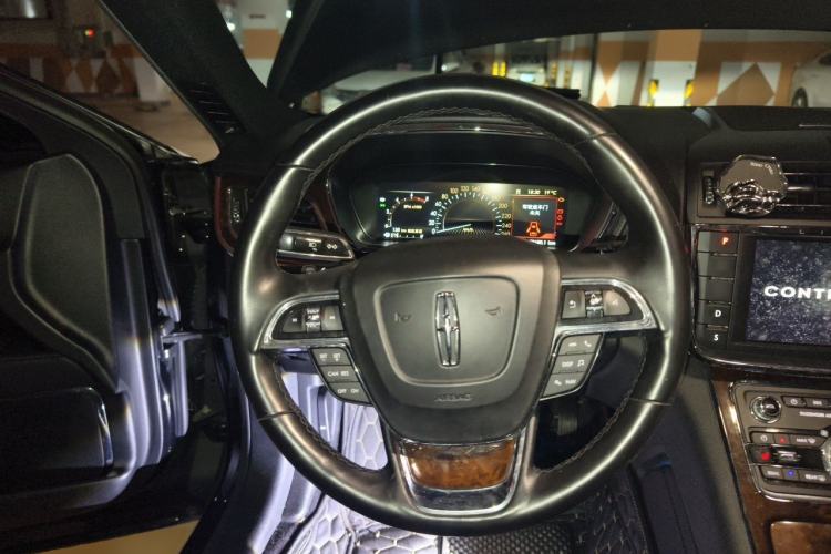 Used Lincoln Continental 2018 2.0T Two-Wheel Drive Deluxe Edition Steering Wheel