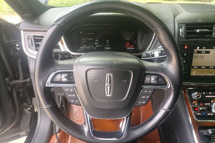 Used Lincoln Continental 2018 2.0T Two-Wheel Drive Deluxe Edition Steering Wheel