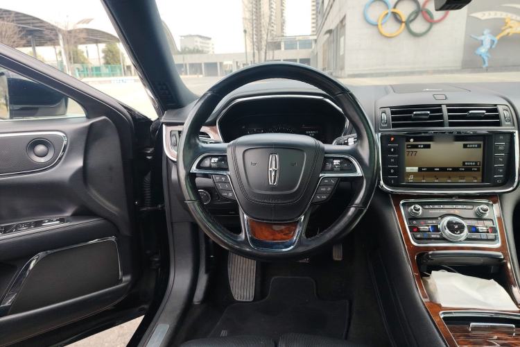 Used Lincoln Continental 2018 2.0T Two-Wheel Drive Prestige Edition Steering Wheel