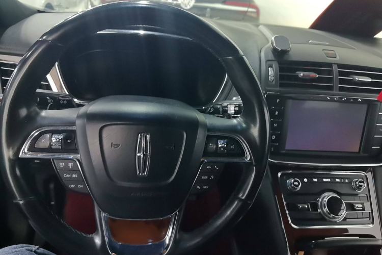 Used Lincoln Continental 2018 2.0T Two-Wheel Drive Deluxe Edition Steering Wheel