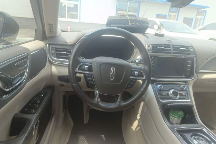 Used Lincoln Continental 2018 2.0T Two-Wheel Drive Luxury Edition Steering Wheel