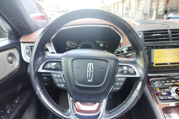 Used Lincoln Continental 2018 3.0T Four-Wheel Drive Presidential Edition Steering Wheel
