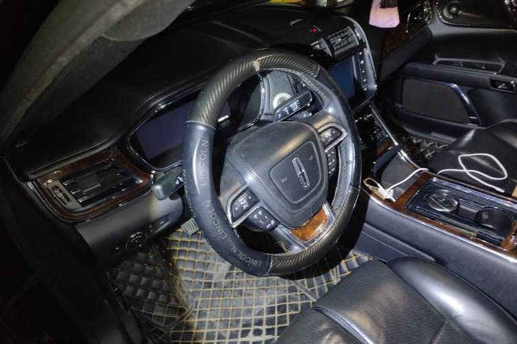 Used Lincoln Continental 2018 2.0T Two-Wheel Drive Prestige Edition Steering Wheel