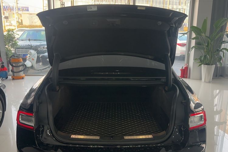 Used Lincoln Continental 2018 2.0T Two-Wheel Drive Deluxe Edition Trunk