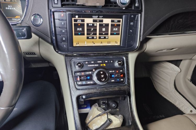 Used Lincoln Continental 2018 2.0T Two-Wheel Drive Luxury Edition Audio And AC Panel