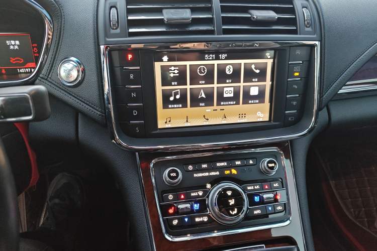 Used Lincoln Continental 2018 2.0T Two-Wheel Drive Prestige Edition Audio And AC Panel