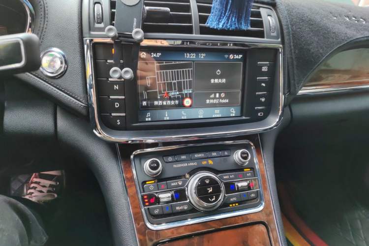 Used Lincoln Continental 2018 3.0T Four-Wheel Drive Prestige Edition Audio And AC Panel