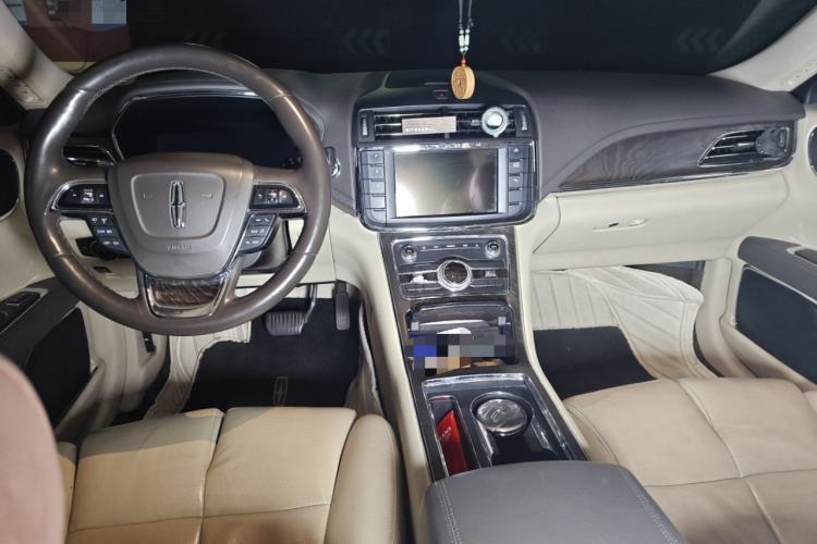 Used Lincoln Continental 2018 2.0T Two-Wheel Drive Luxury Edition Center Console