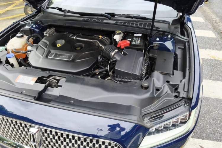 Used Lincoln Continental 2018 2.0T Two-Wheel Drive Prestige Edition Engine Bay Left