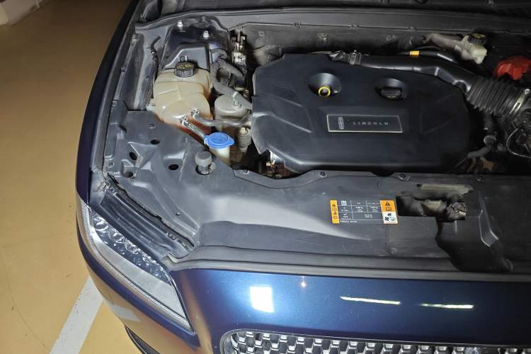 Used Lincoln Continental 2018 2.0T Two-Wheel Drive Luxury Edition Engine Bay Right