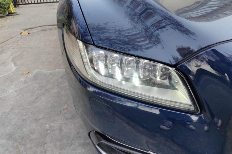 Used Lincoln Continental 2018 3.0T Four-Wheel Drive Prestige Edition Right Front Headlight