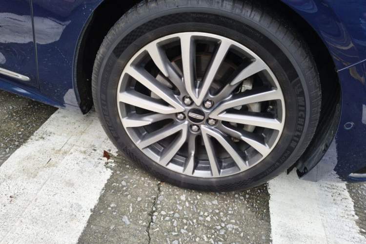 Used Lincoln Continental 2018 2.0T Two-Wheel Drive Prestige Edition Right Front Wheel Hub