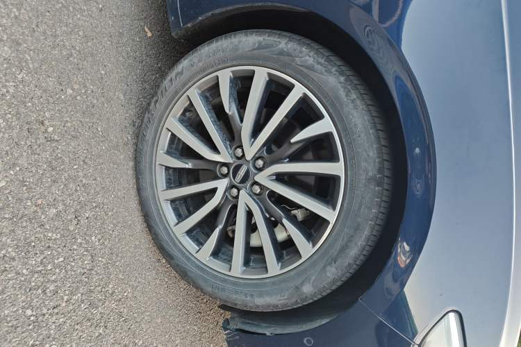 Used Lincoln Continental 2018 2.0T Two-Wheel Drive Prestige Edition Right Front Wheel Hub
